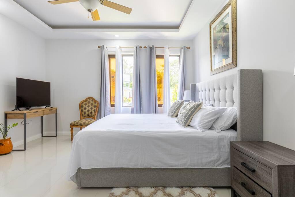 Sun Shine Luxury Villas 2 Bedroom Pool & Gym Ocho Rios St Ann Exterior photo