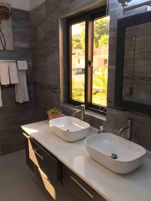 Sun Shine Luxury Villas 2 Bedroom Pool & Gym Ocho Rios St Ann Exterior photo